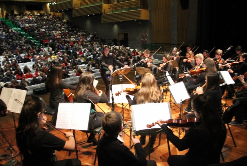  Orquestra Sinfônica Jovem do Instituto Ivoti fez abertura do evento de exibição do Für Immer - Gerações 