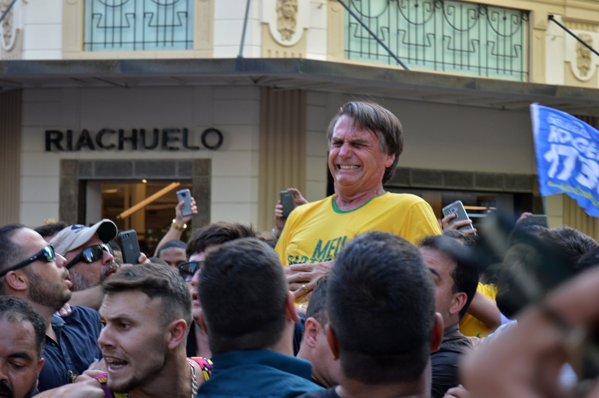 Em 2018 Jair Bolsonaro foi atacado por facada durante campanha em Minas Gerais | abc+