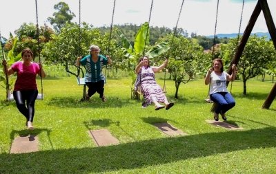 Campo Bom leva idosos para fazer passeio em sítio de lazer    