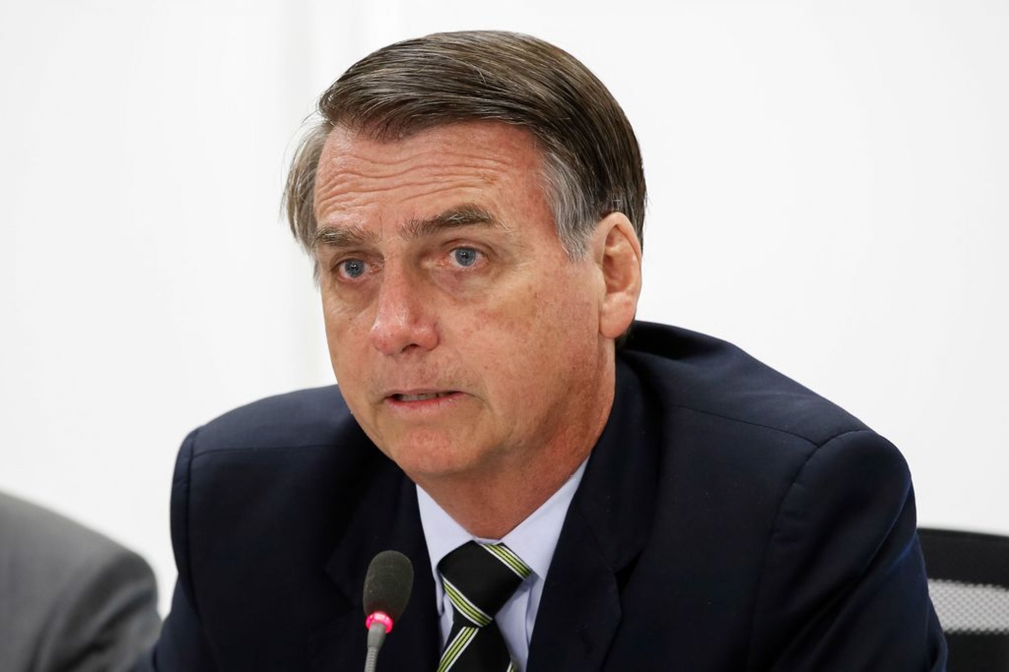 Bolsonaro Assina Decreto Que Flexibiliza A Posse De Armas País Vs