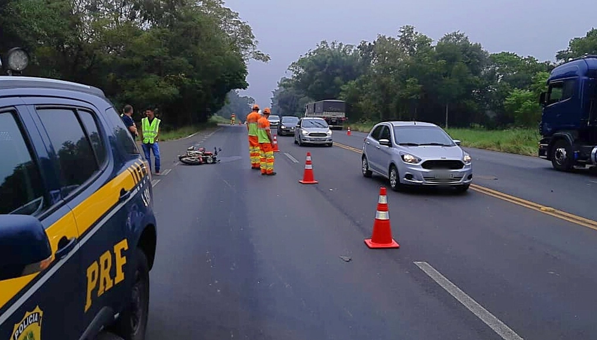 Acidente entre carro e moto deixa um morto e um ferido na BR386 Região NH