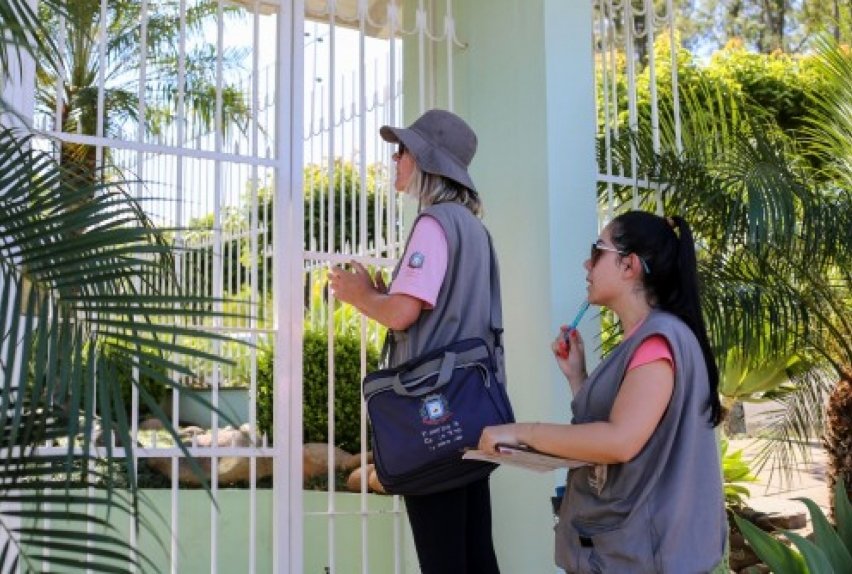 Mais de 80 agentes circulam pela cidade de Campo Bom para combater o mosquito transmissor | abc+