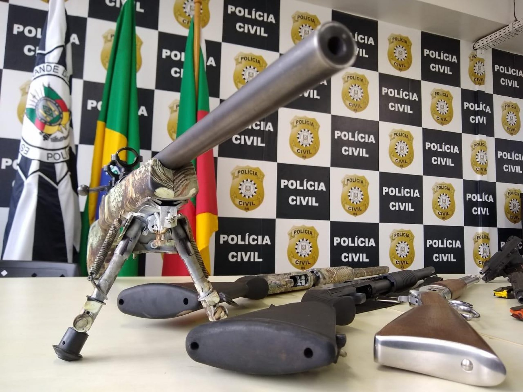 Fuzil E Mais 22 Armas Foram Apreendidas Em Nova Operação Da Polícia Civil De Canoas Região Dc 2956