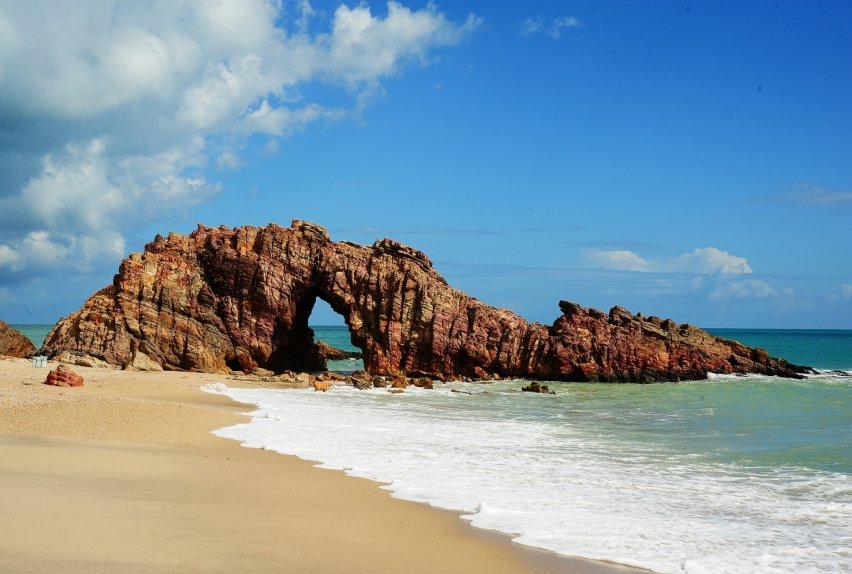 Pedra Furada: o principal cartão-postal de Jericoacoara, no Ceará  | abc+
