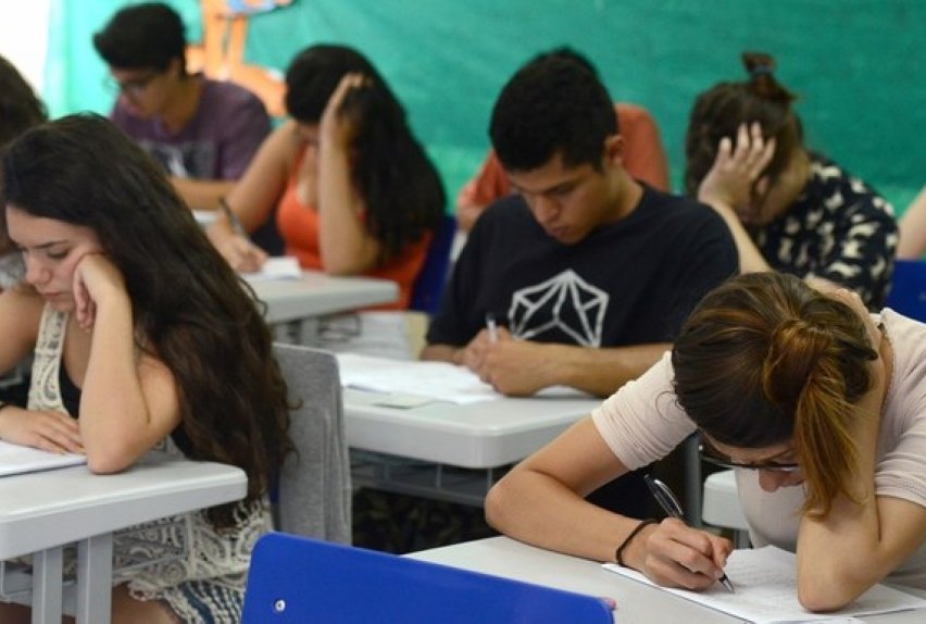 Cor da caneta, modelo da garrafa e outras orientações para o vestibular da UFRGS; confira