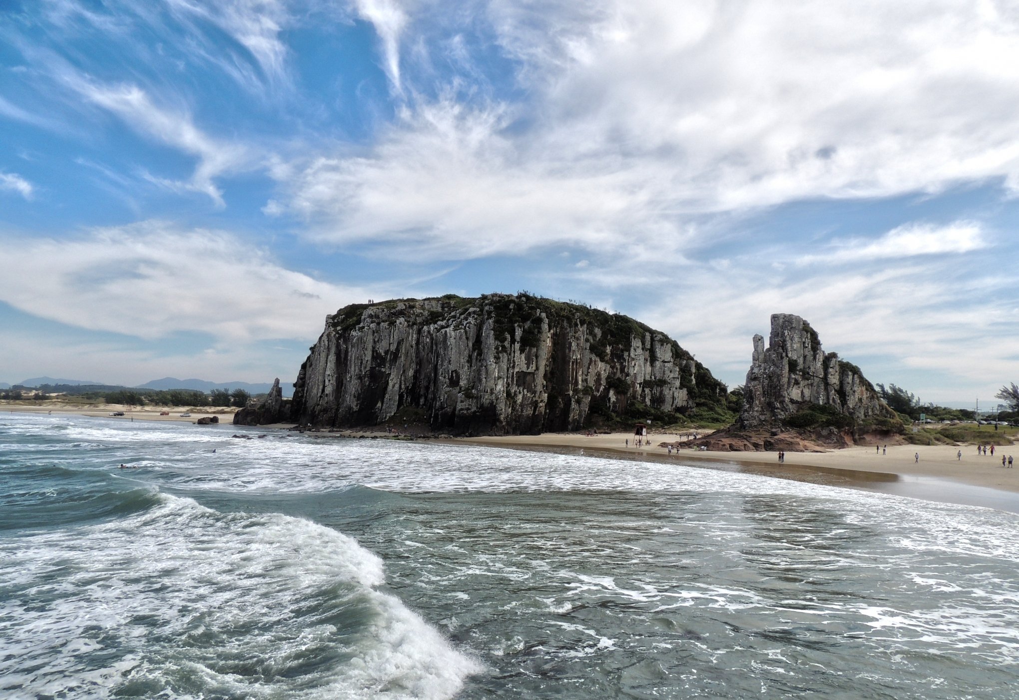 TORRES: Praia da Guarita é o principal cartão postal do litoral do Rio Grande do Sul | abc+