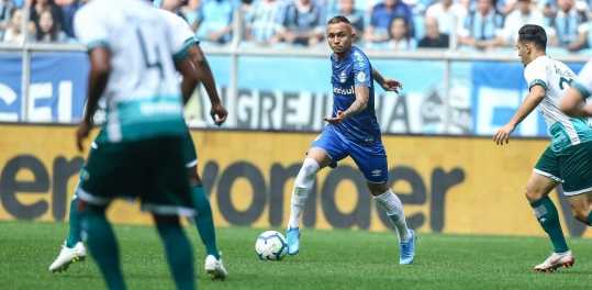 Semifinal com estrelas de seleção na Arena