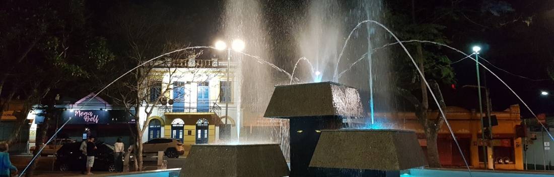 Chafariz revitalizado é devolvido à Praça da Bíblia