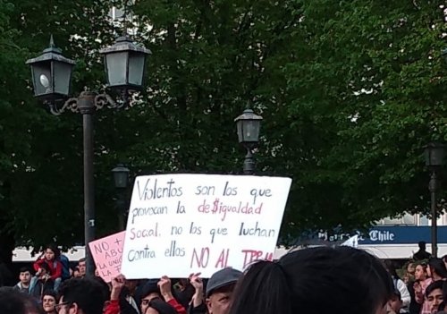 Manifestantes de todas as idades vão às ruas no Chile