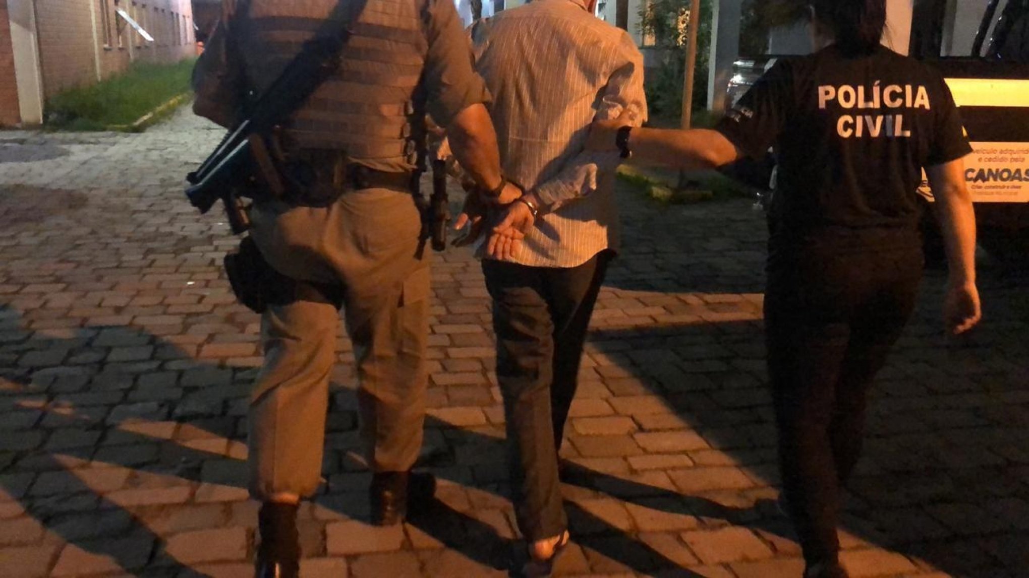 Resultado de imagem para Liberado da prisão há dois dias, homem mata esposa e queima a própria casa