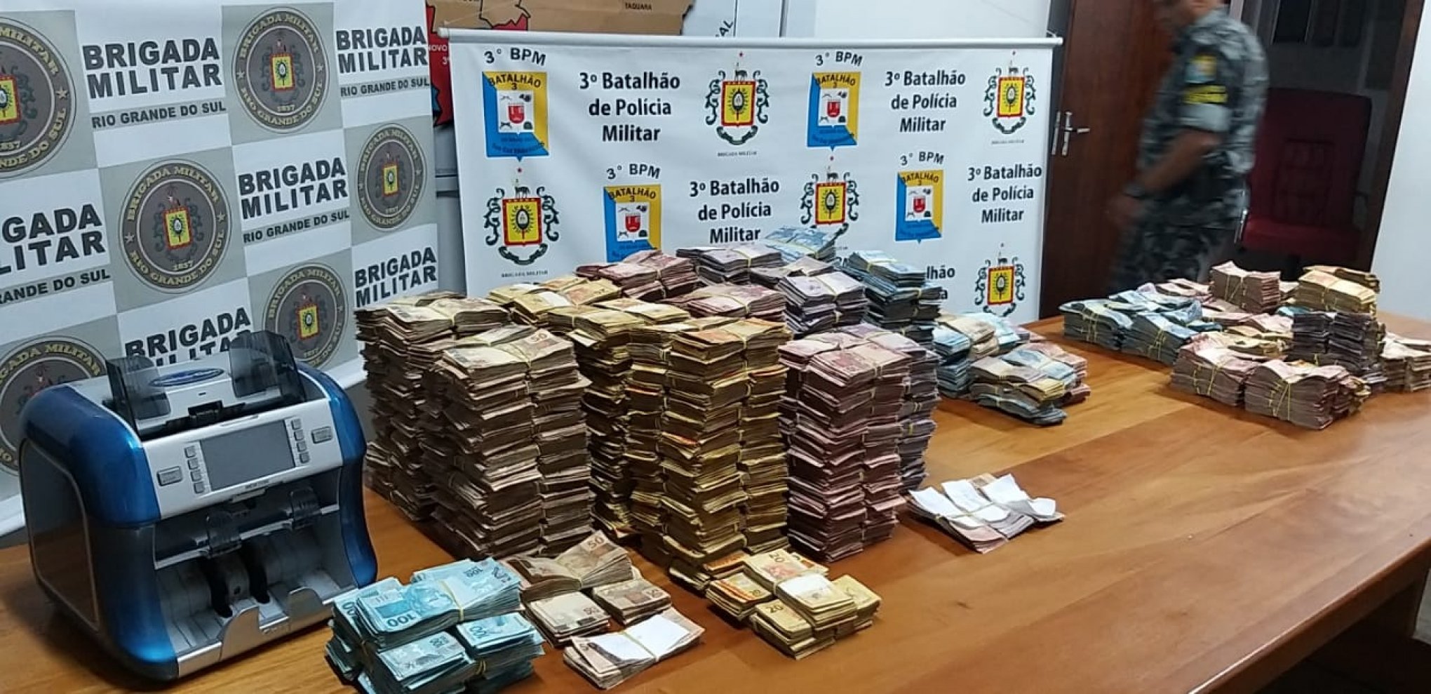 Mais de R$ 1 milhão é apreendido dos Manos em Novo Hamburgo