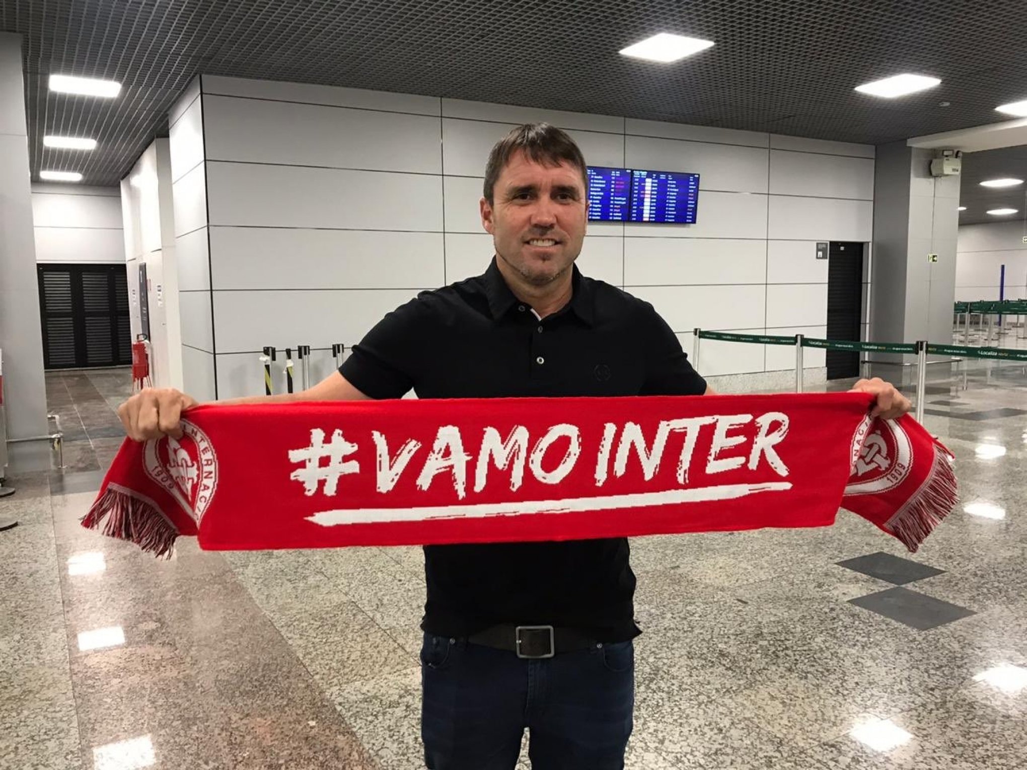 Inter anuncia o retorno do técnico Eduardo Coudet