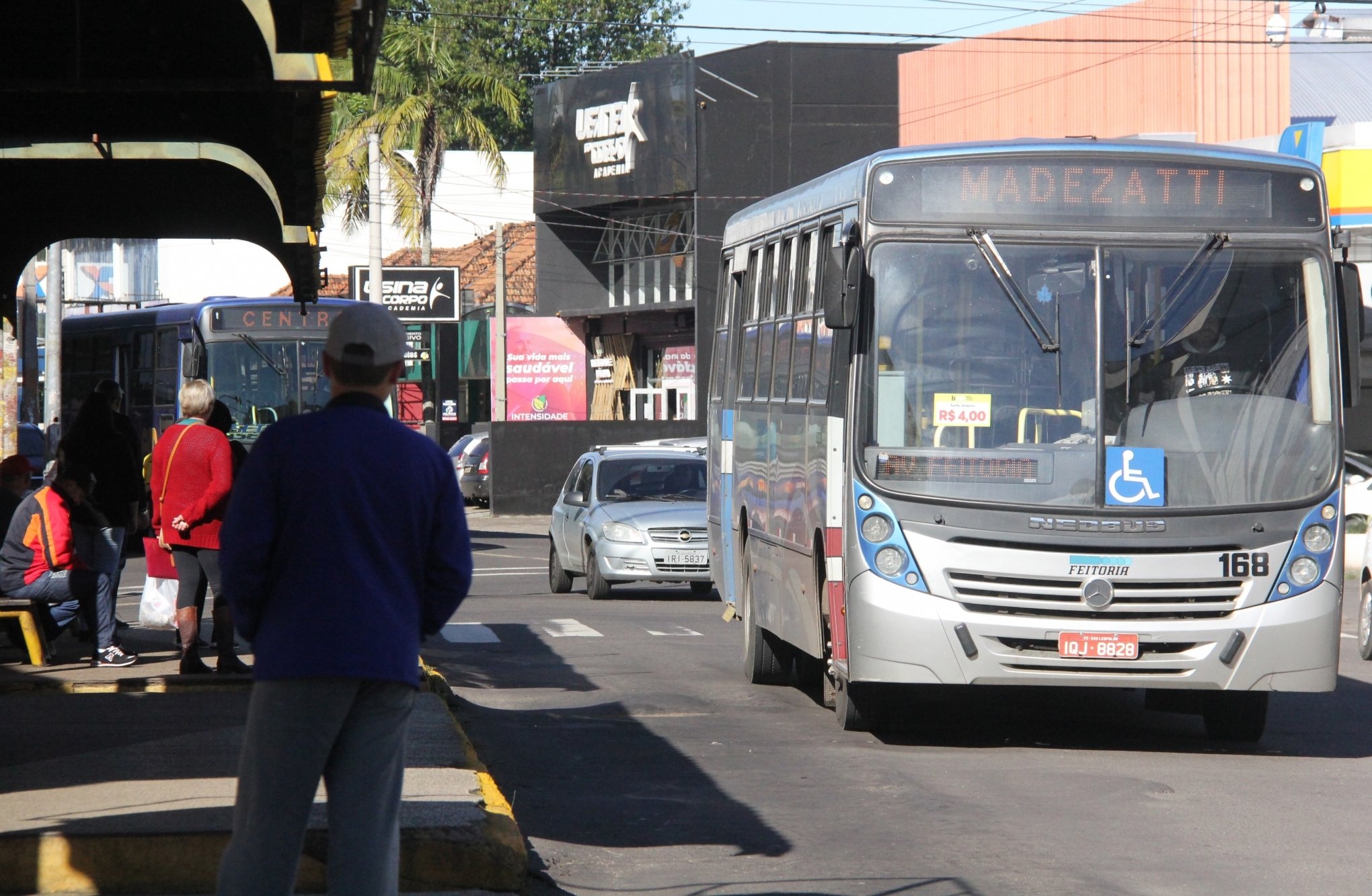 Durante período de férias escolares, quatro linhas de ônibus de