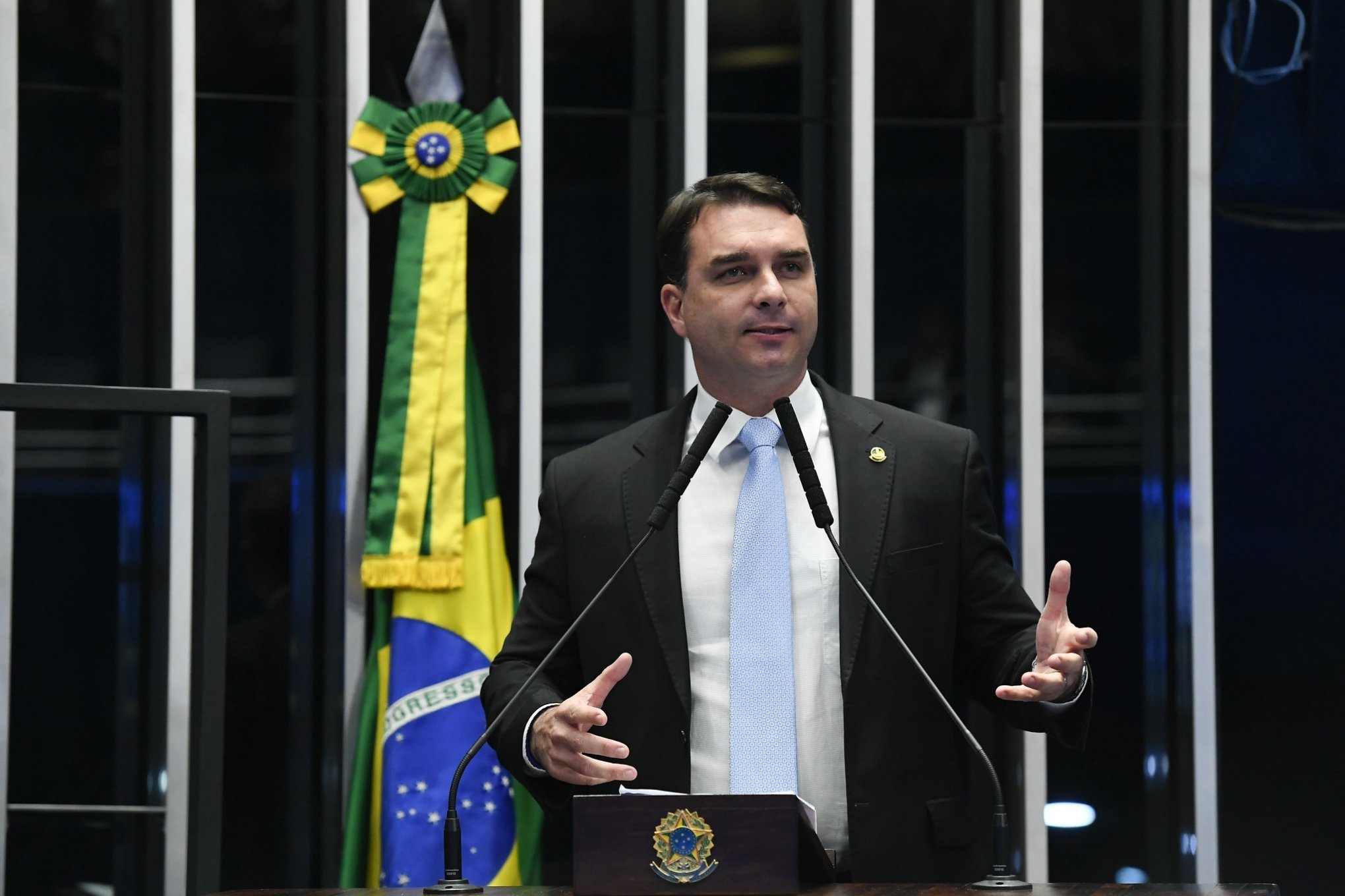 "Fui vítima de criminosos", diz Flávio Bolsonaro sobre associação dele com "Abin Paralela"