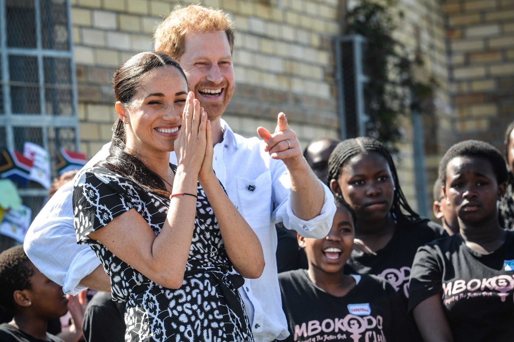 Harry e Meghan se distanciam da família real britânica e ...