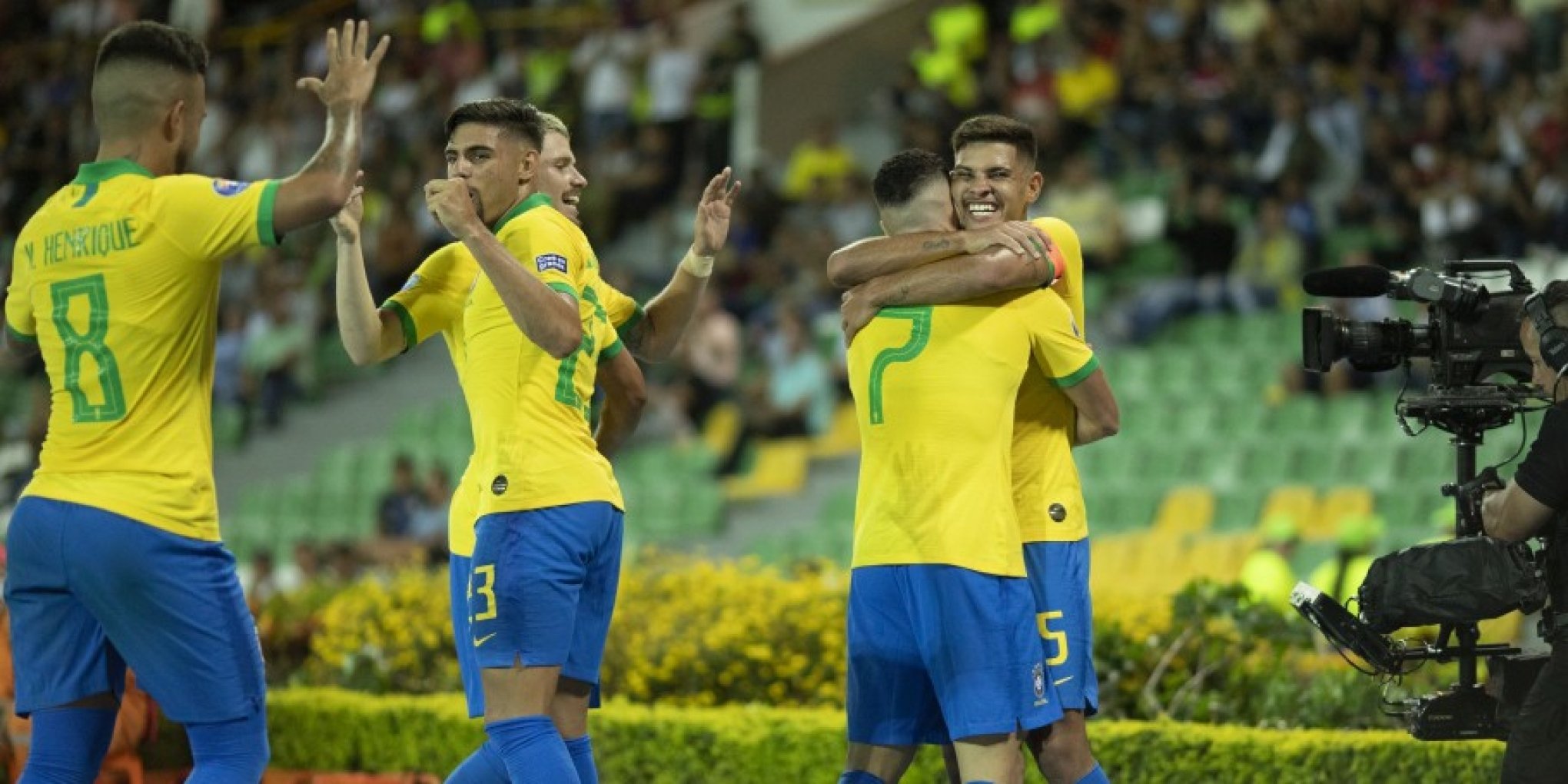 Jogadores comemorando a vitória do Brasil. Foto: Lucas Figueiredo / CBF