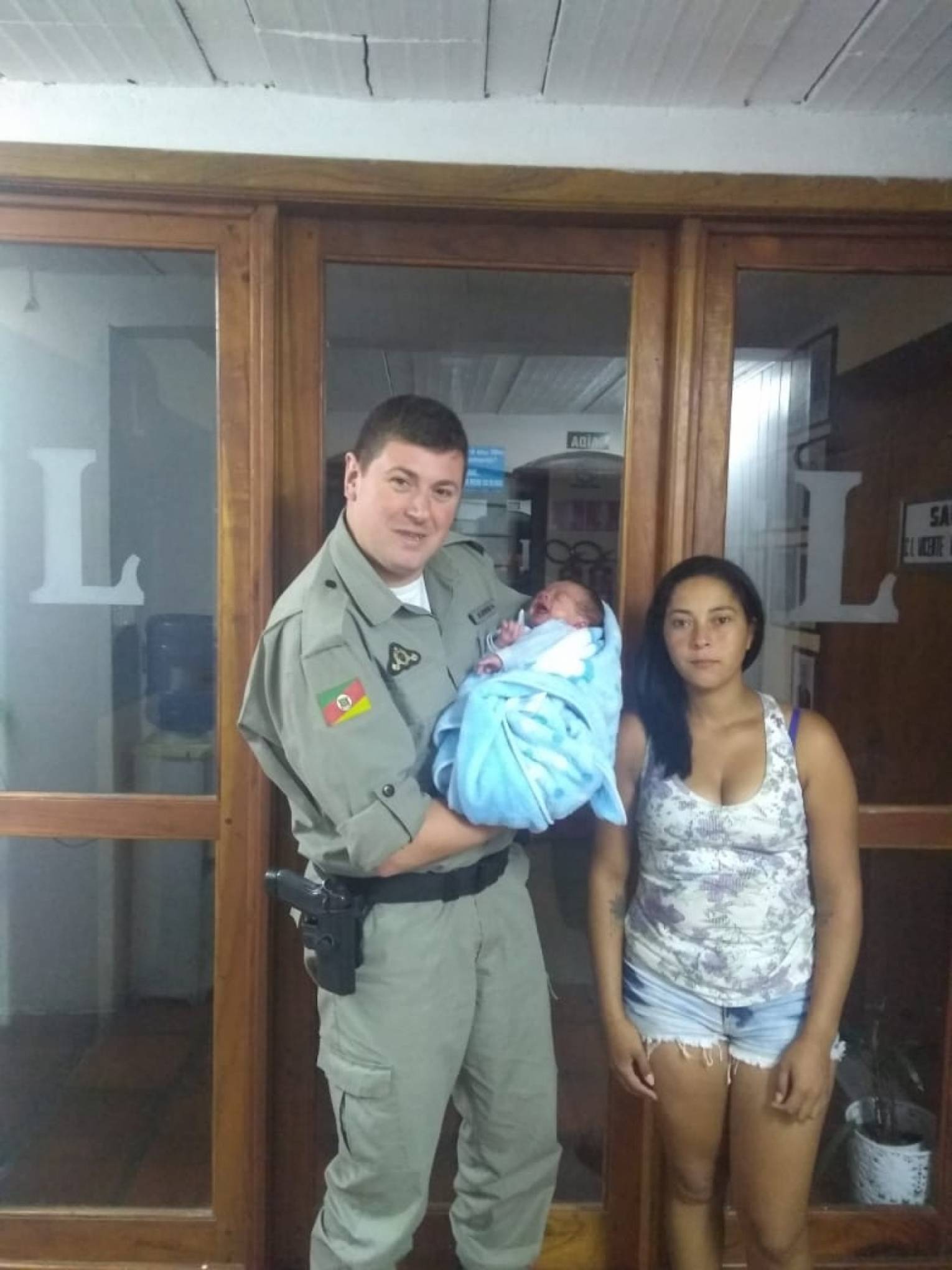 Família reencontra policial militar que auxiliou no salvamento de criança  em Gramado Xavier - Brigada Militar