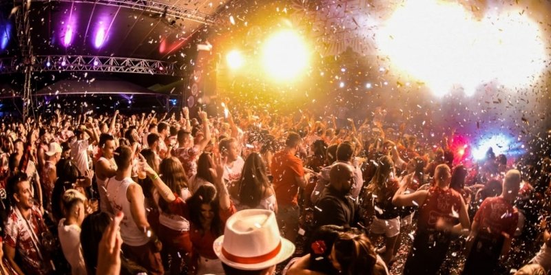 Carnaval Vermelho e Branco ocorre nesta sexta-feira