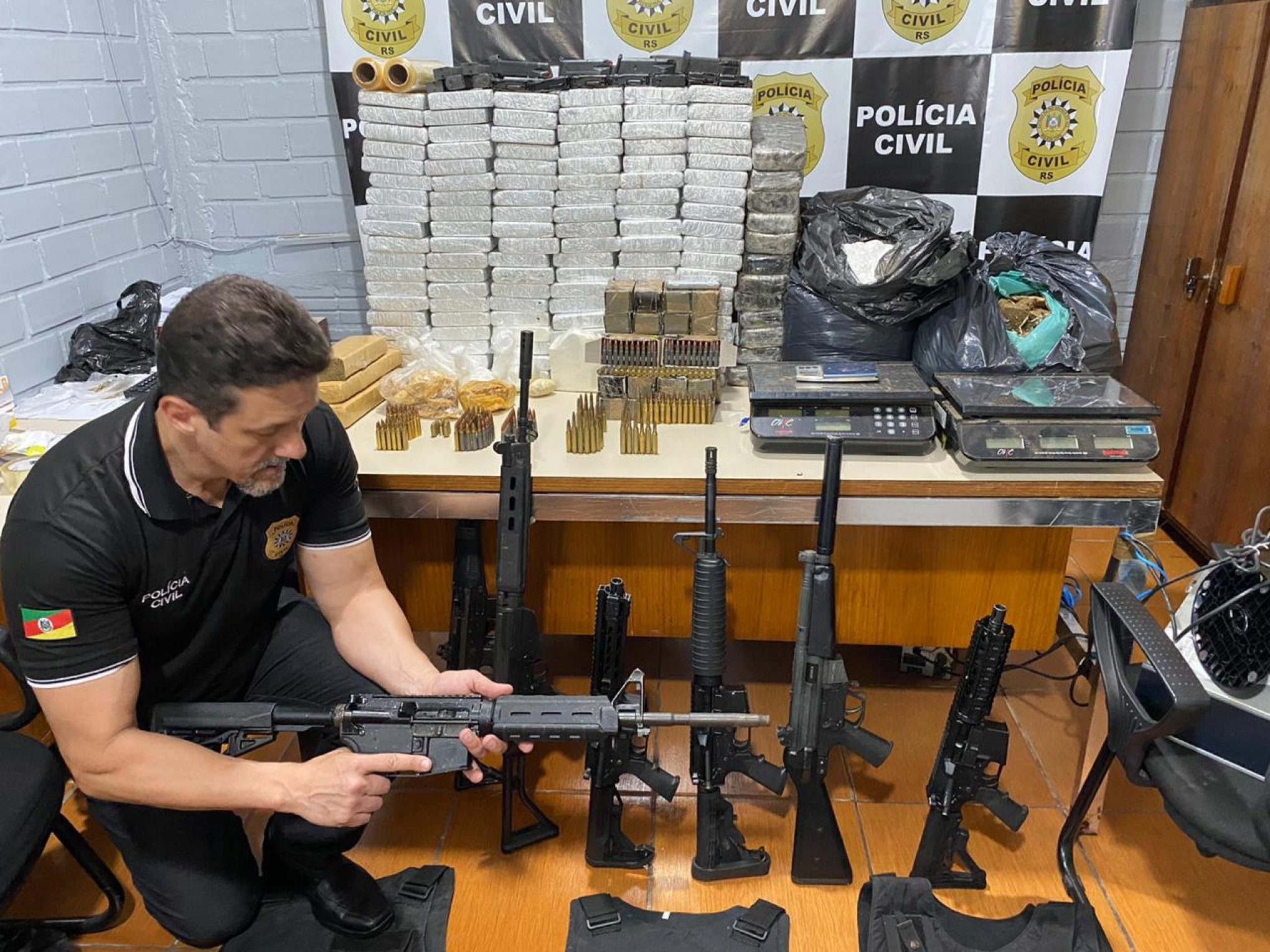 Polícia faz maior apreensão de armas do estado 