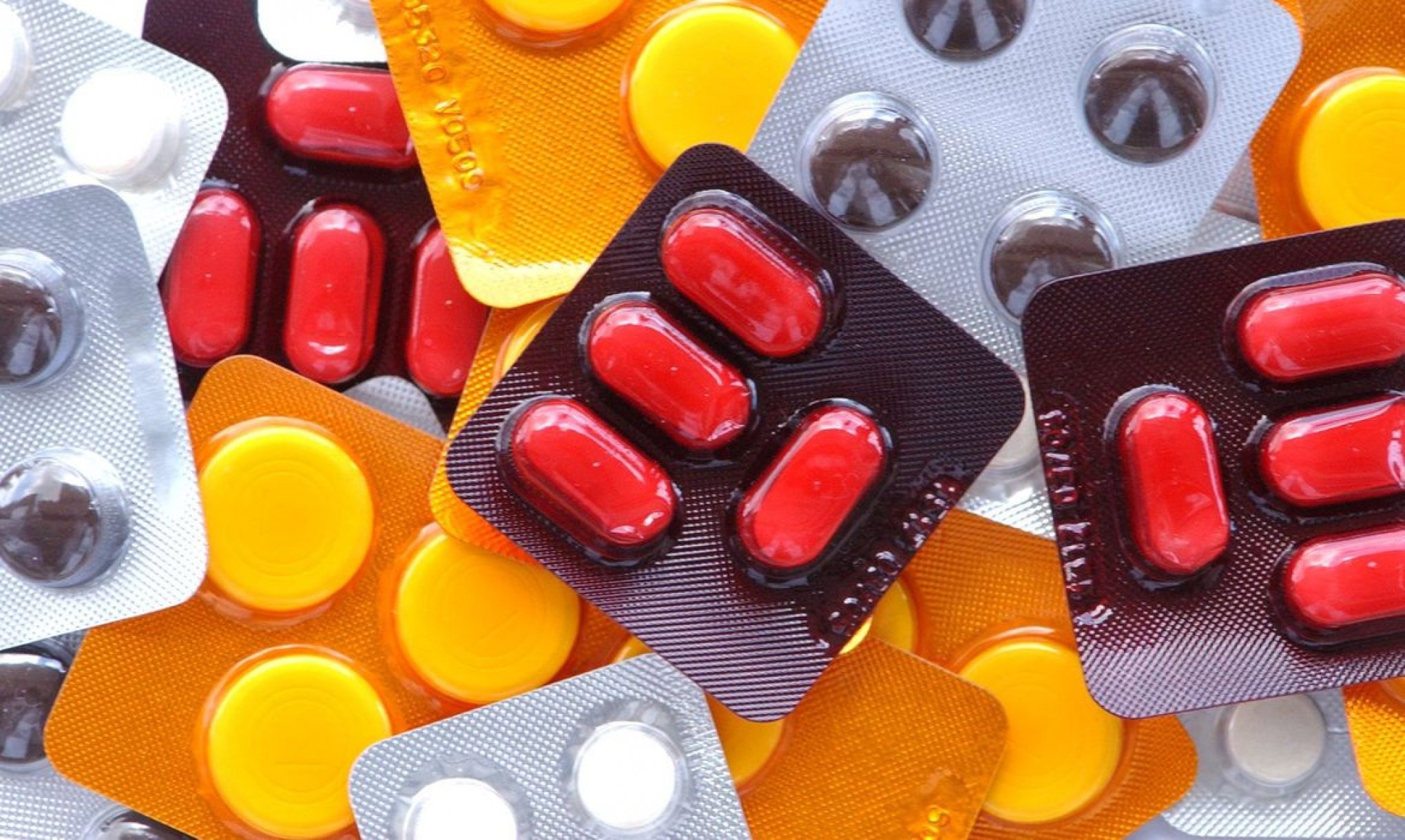 Justiça suspende resolução que autorizava farmacêuticos a prescreverem medicamentos