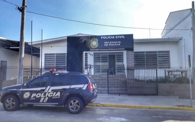 Homem e cachorro são mortos a tiros no pátio de casa