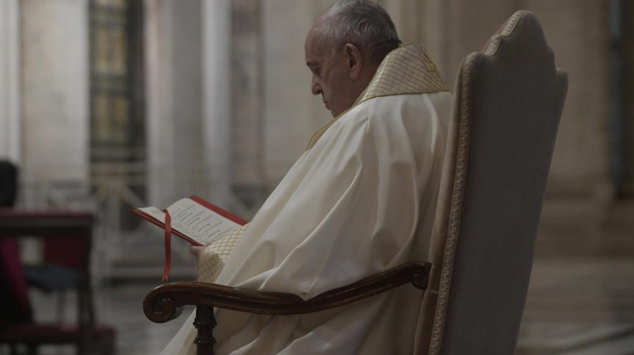 Do hospital, Papa Francisco envia mensagem: "Daqui, guerra parece ainda mais absurda"