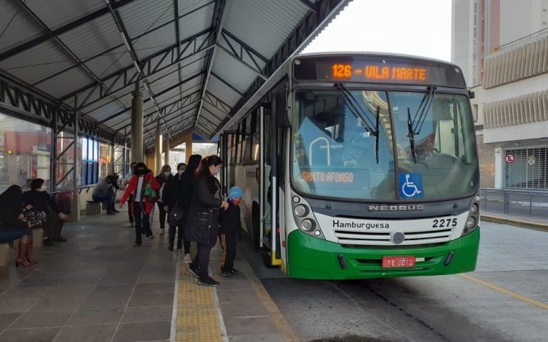 Ônibus voltam a custar R$ 5