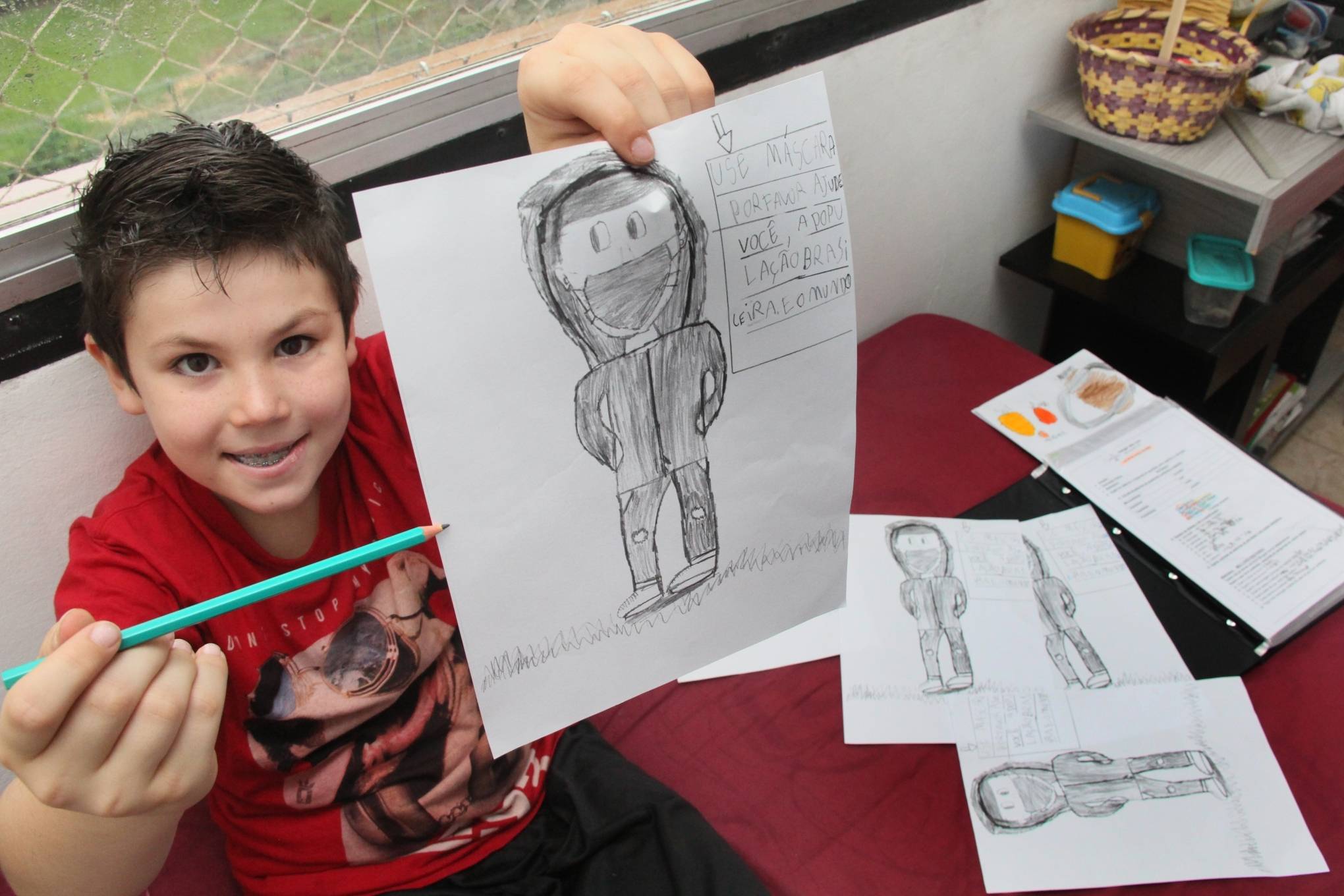 Iago 9 Anos O Criador Dos Cartazes No Centro Que Incentivam O Uso De Mascaras Sao Leopoldo Jornal Vs Escolha seu design de cartaz entre milhares de modelos. iago 9 anos o criador dos cartazes no