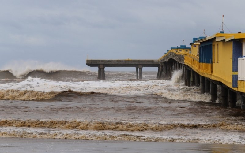 CICLONE EXTRATROPICAL: Vento de 100 km/h e ressaca do mar são esperados durante a passagem do fenômeno | Jornal NH