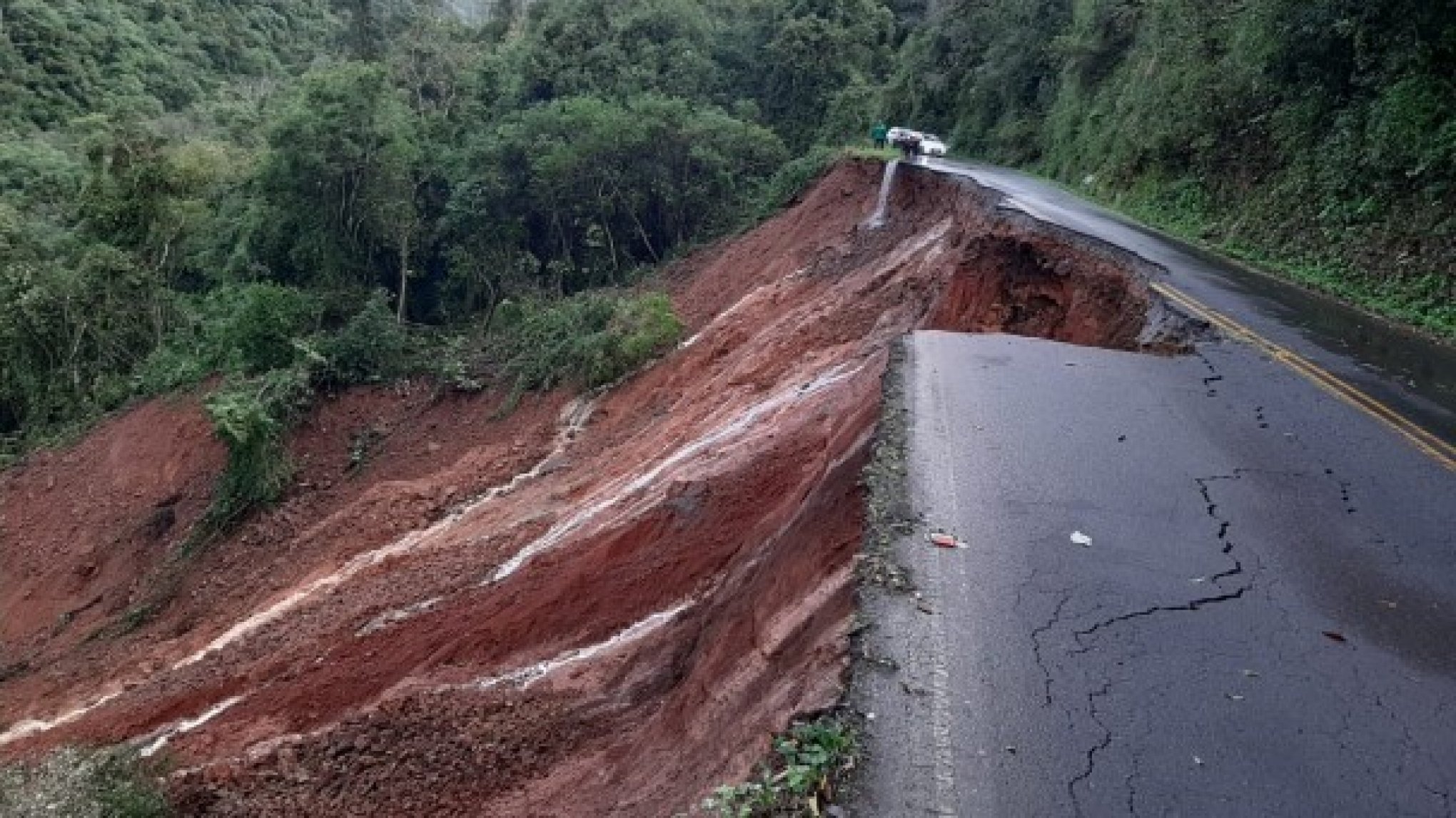 Deslizamento bloqueia ERS-400 entre Candelária e Sobradinho, Rio Grande do  Sul