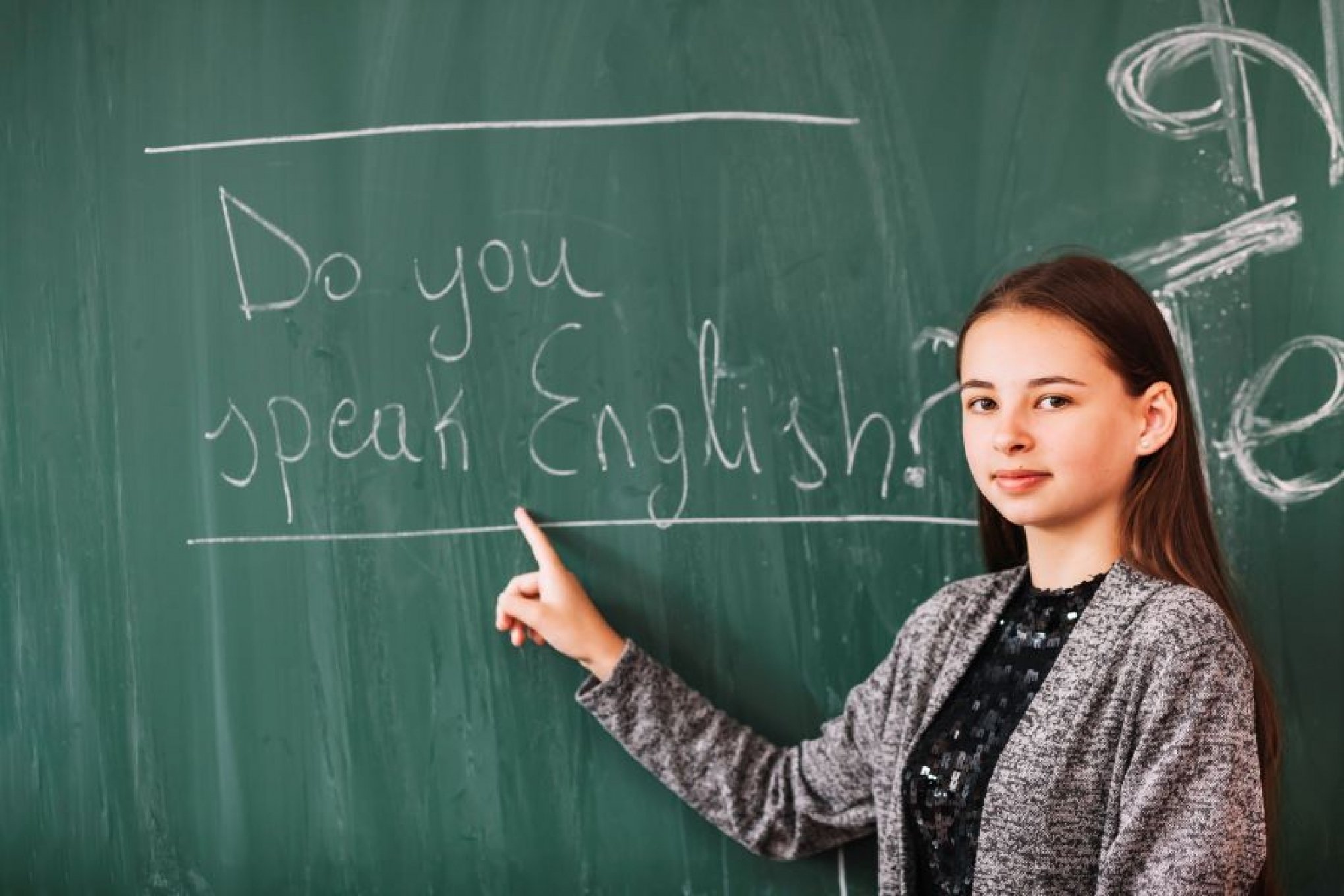 Преподаватель английского для детей. Урок английского языка. Урок иностранного языка. Уроки в Англии. Урок английского в школе.