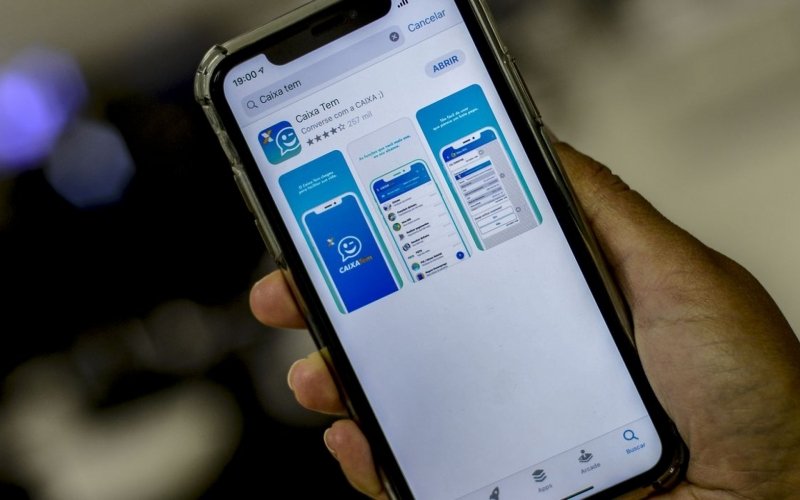 Aplicativo Caixa Tem é um dos meios por onde o trabalhador pode receber o valor | abc+