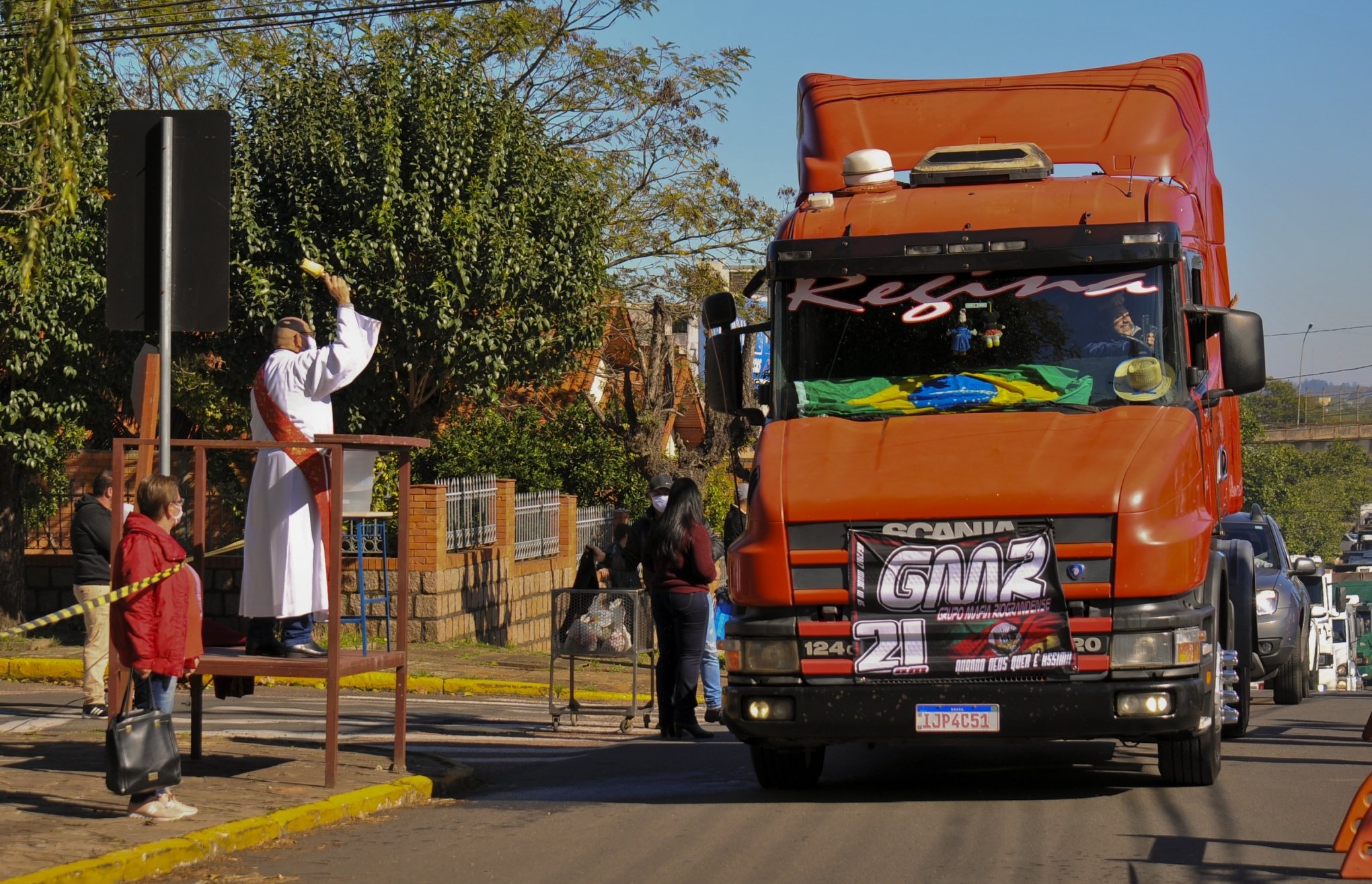 No Porto de Paranaguá, caminhoneiros recebem a bênção de São Cristóvão