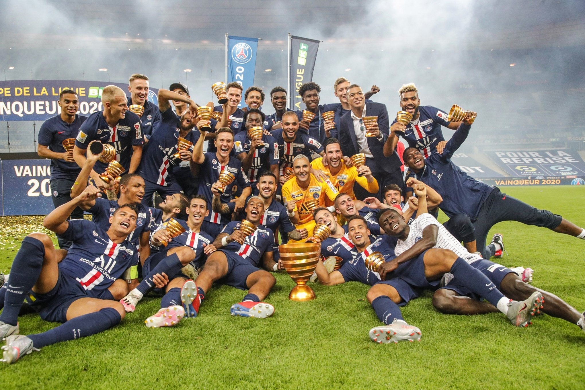 Brasil Lyonnais: PSG vence o Lyon no Gerland e é tricampeão francês!