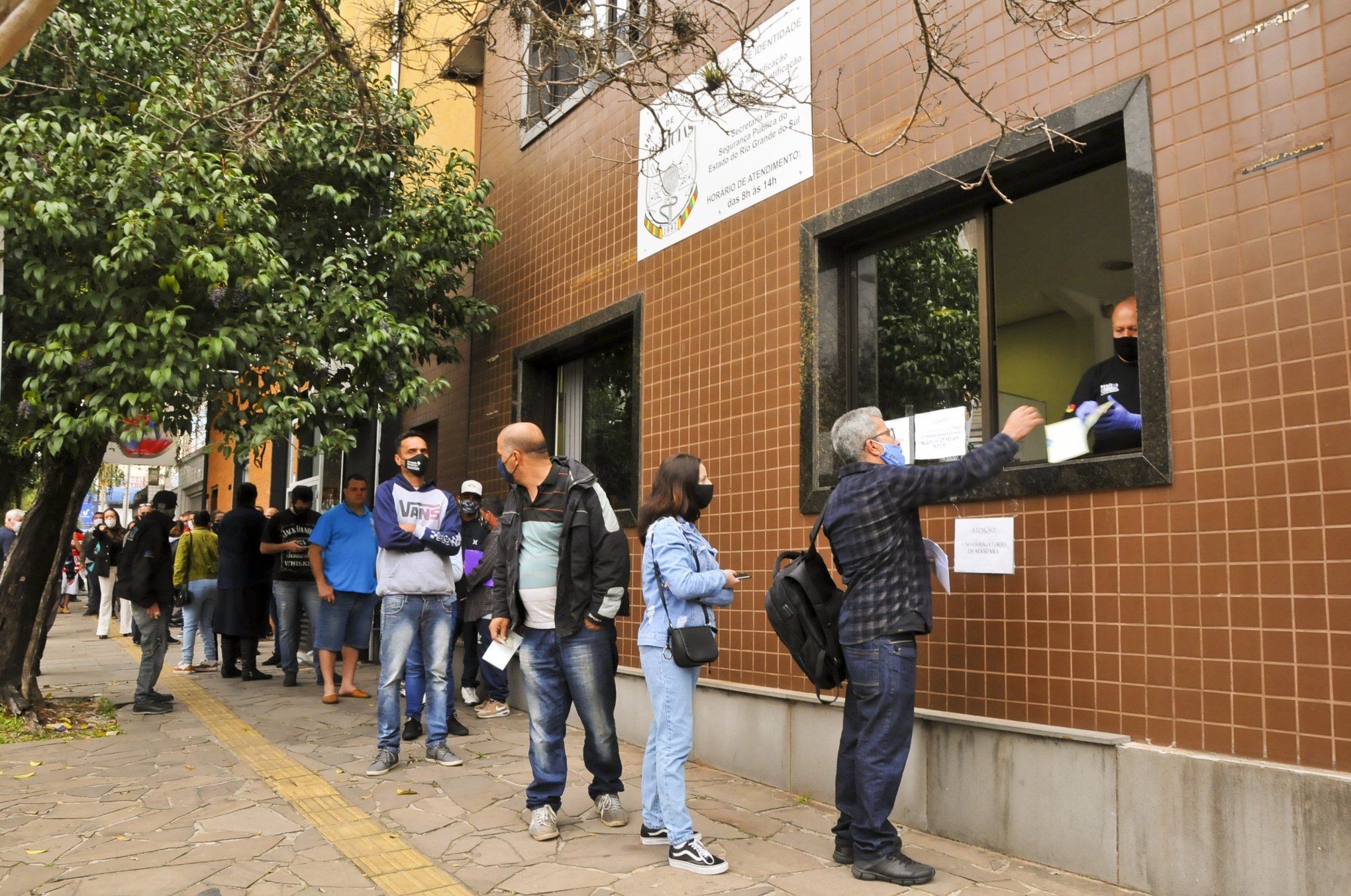 Confecção de carteiras de identidade está suspensa temporariamente no posto  do IGP em Canoas