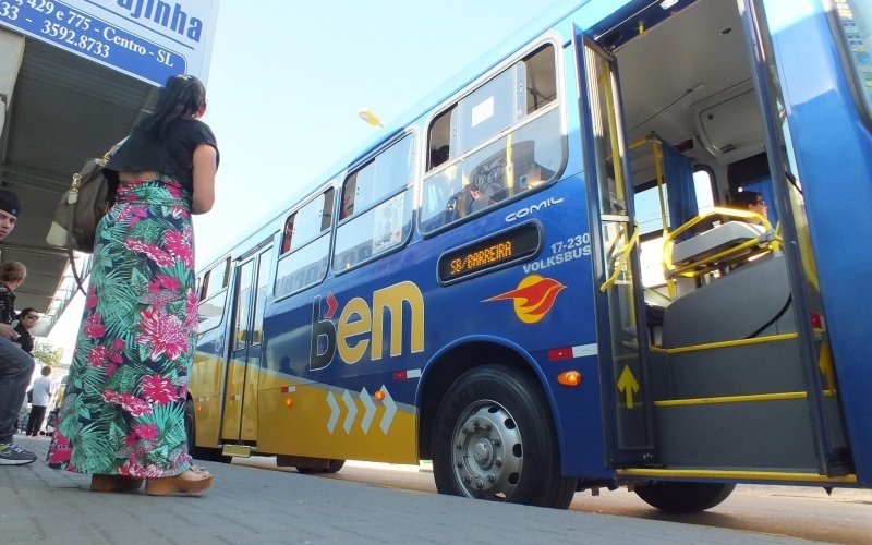 Ônibus operam apenas linhas emergenciais em São Leopoldo nesta segunda-feira 