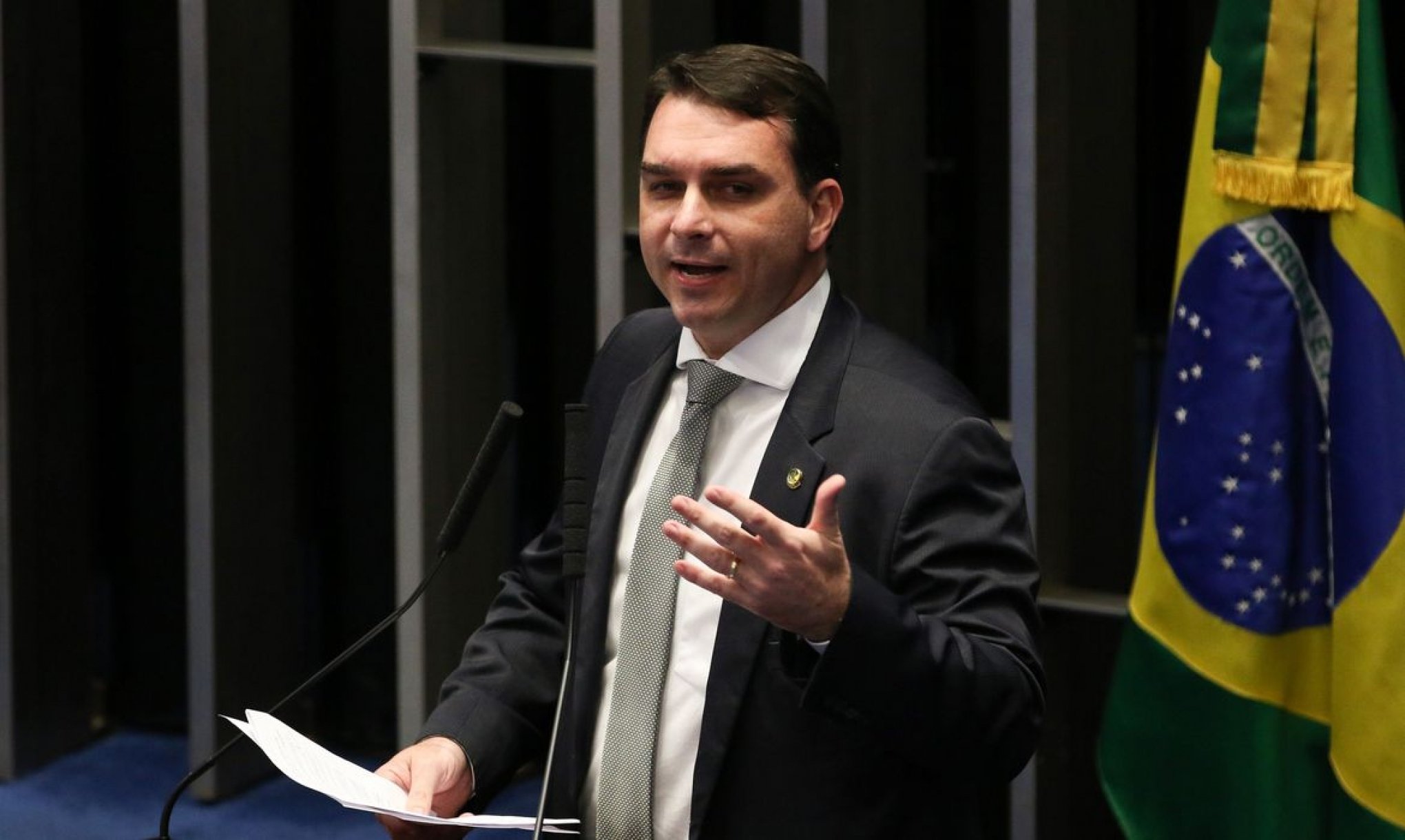 "Por mais que seja repugnante pensar em matar alguém, isso não é crime", diz Flavio Bolsonaro