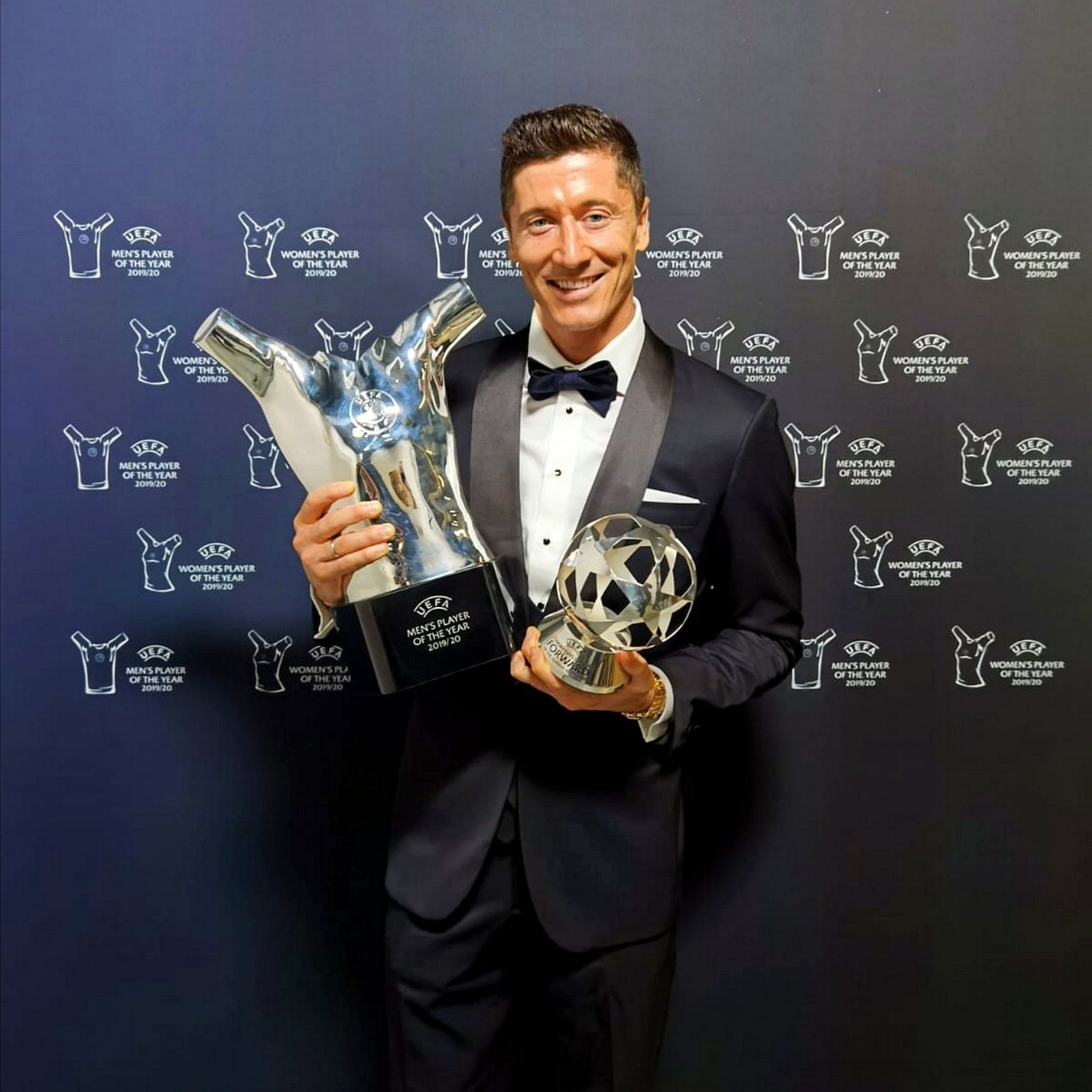 Robert Lewandowski é eleito melhor jogador do mundo pelo segundo