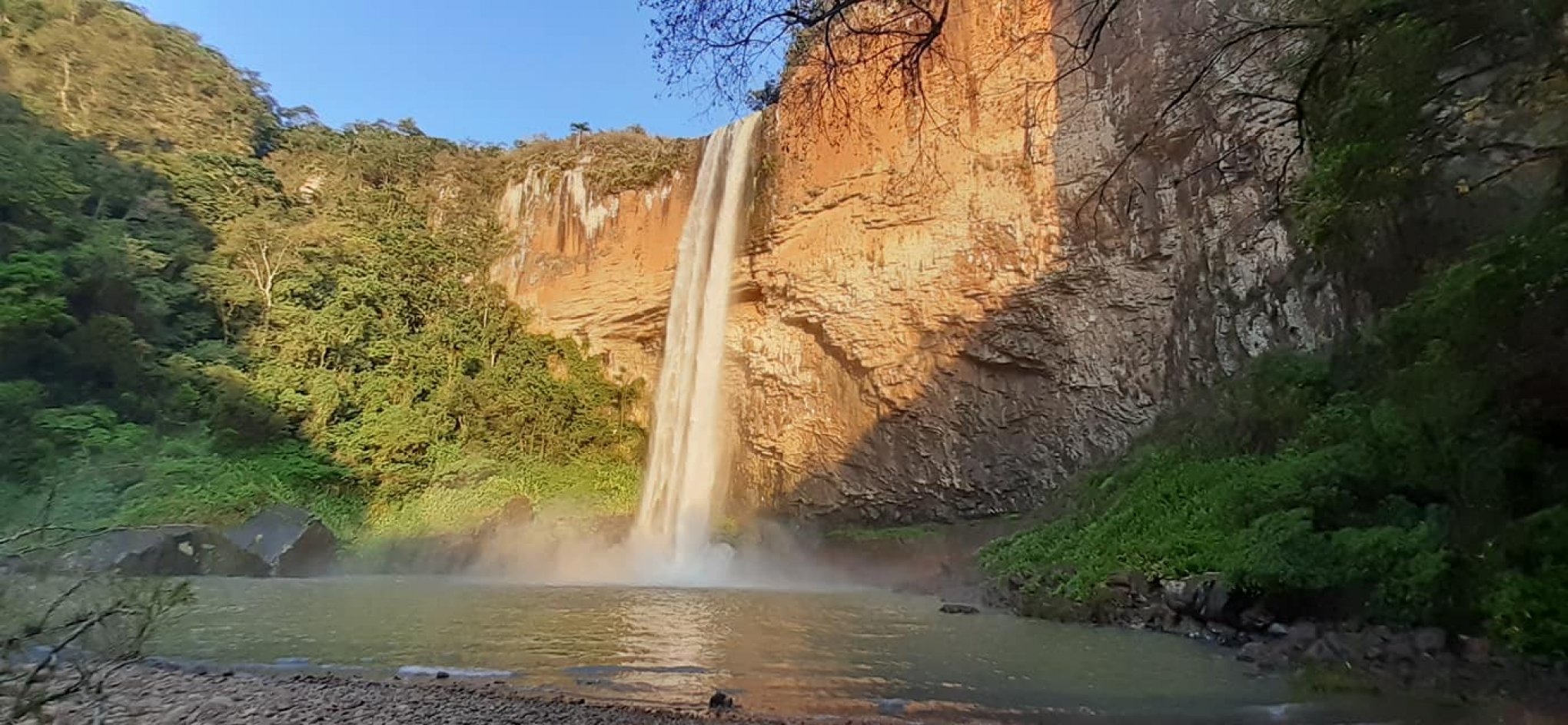 Homem morre afogado em cascata de Riozinho