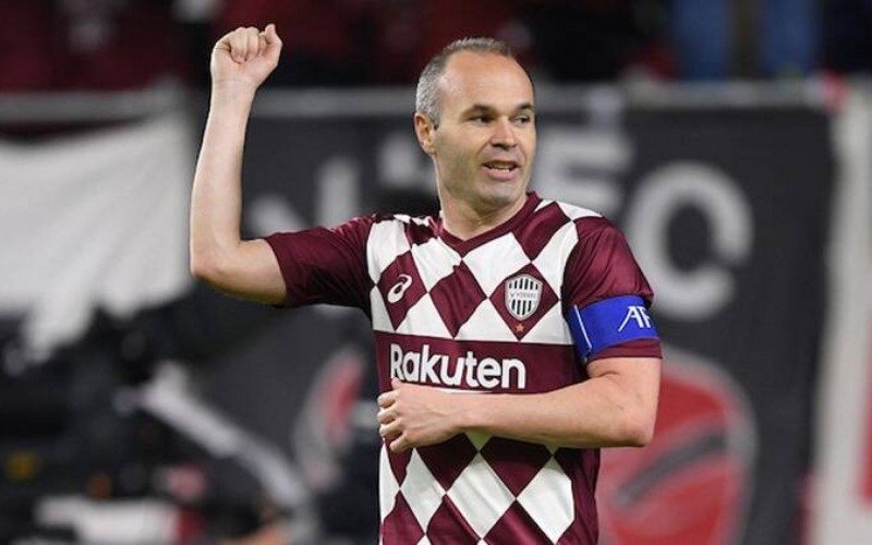 Lenda do Barcelona e da seleção espanhola, Iniesta anuncia despedida dos gramados aos 40 anos | abc+