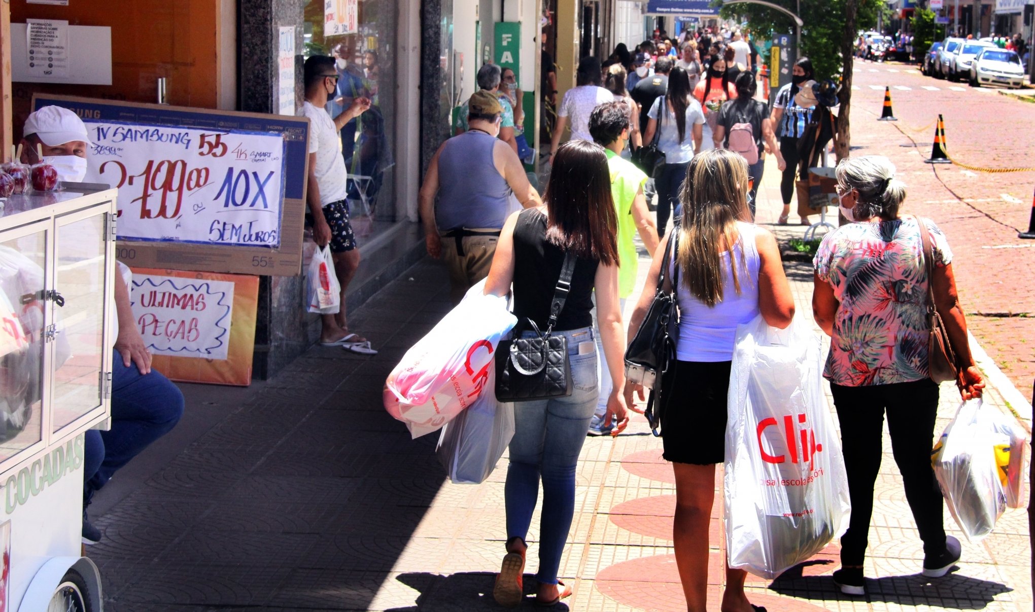 Com&eacute;rcio aberto &agrave; espera de boas vendas, mas com foco na preven&ccedil;&atilde;o &agrave;  Covid-19 - Regi&atilde;o - Jornal VS