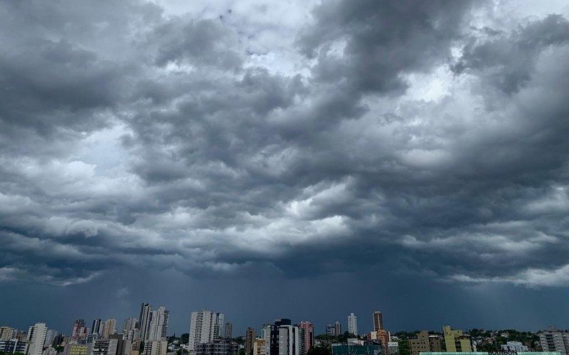 PREVISÃO DO TEMPO: Onde são esperados os maiores volumes de chuva deste fim de semana no RS; veja mapa
