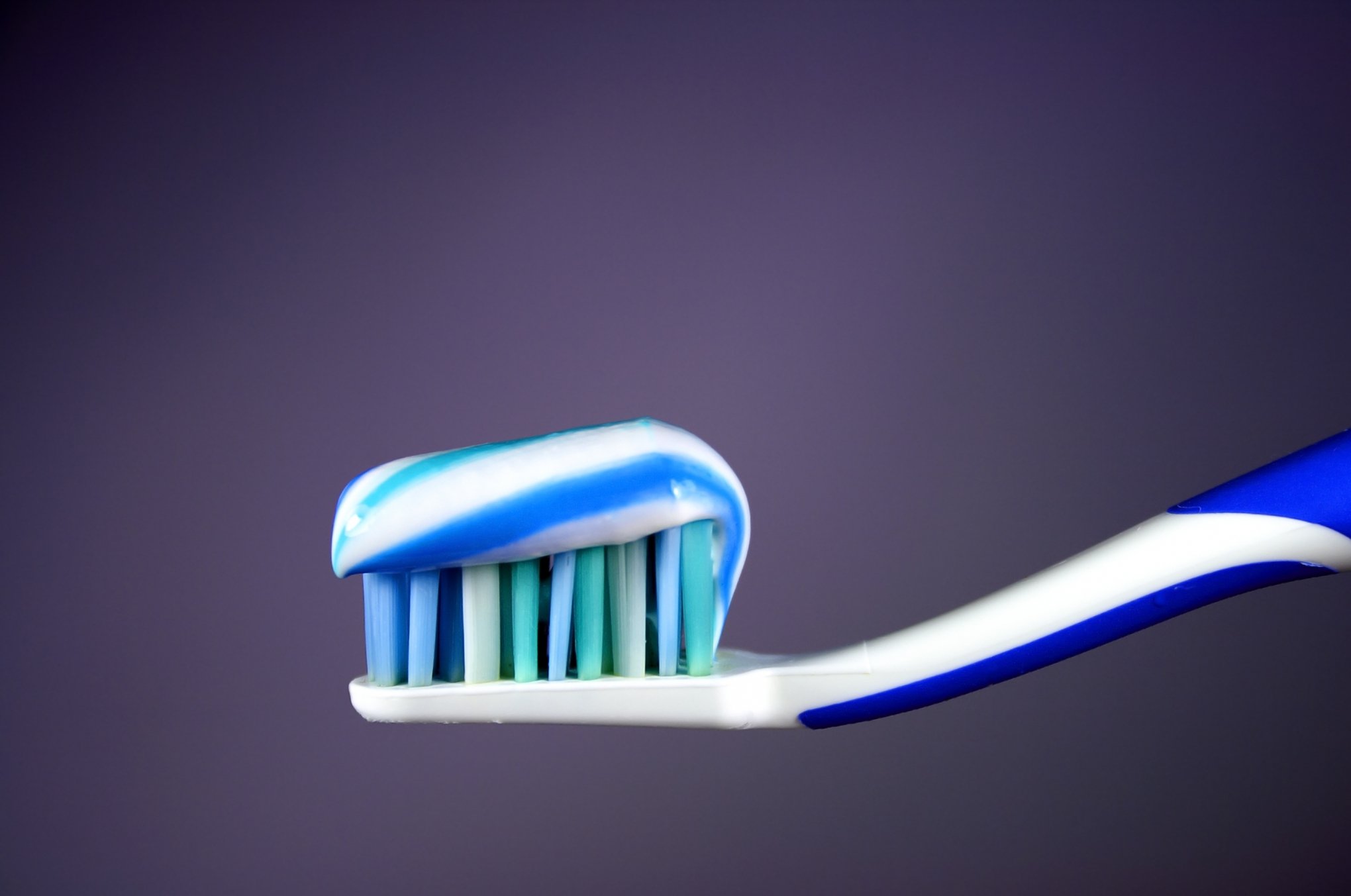 Marca de pasta de dentes tem venda proibida pela Anvisa
