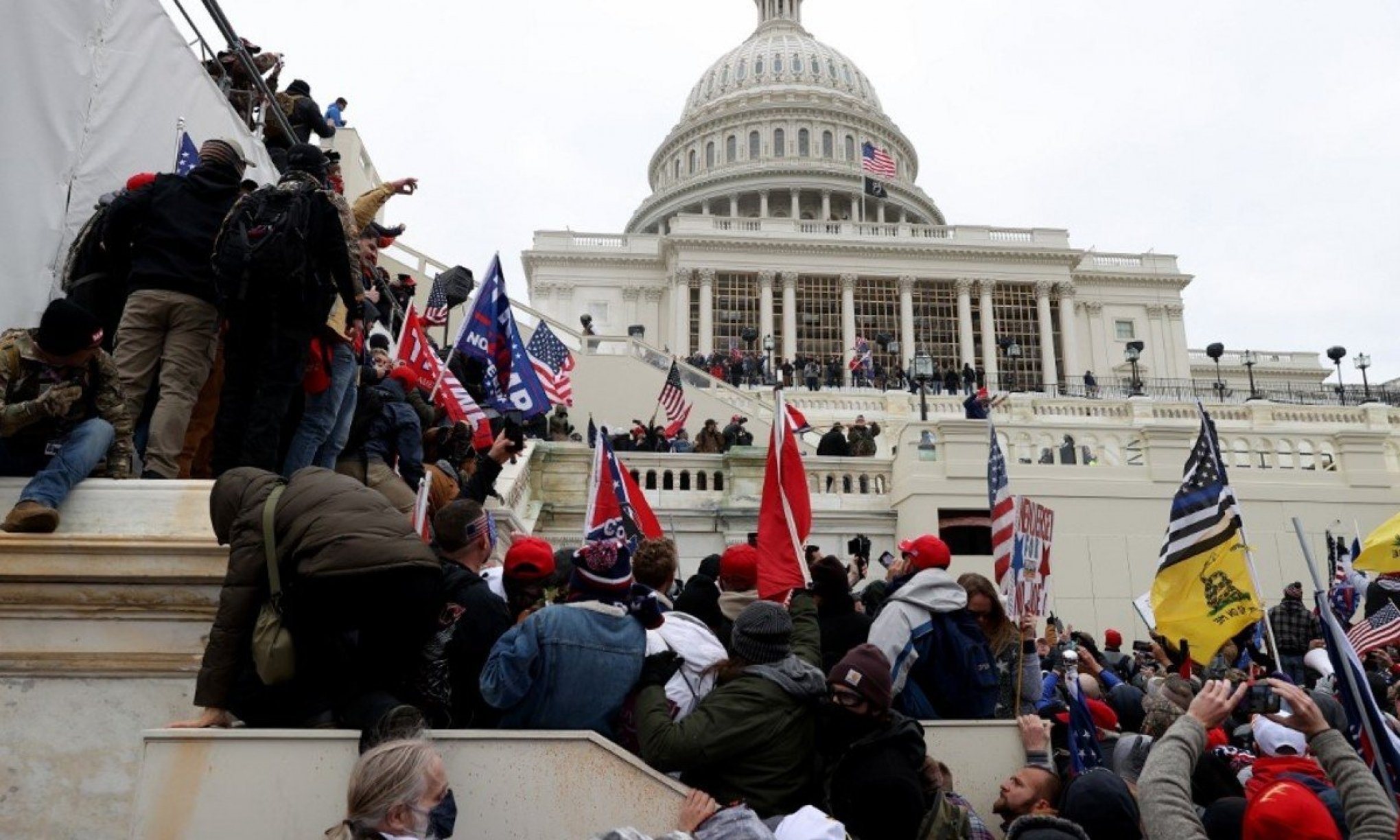 Manifestantes invadem o Congresso Americano