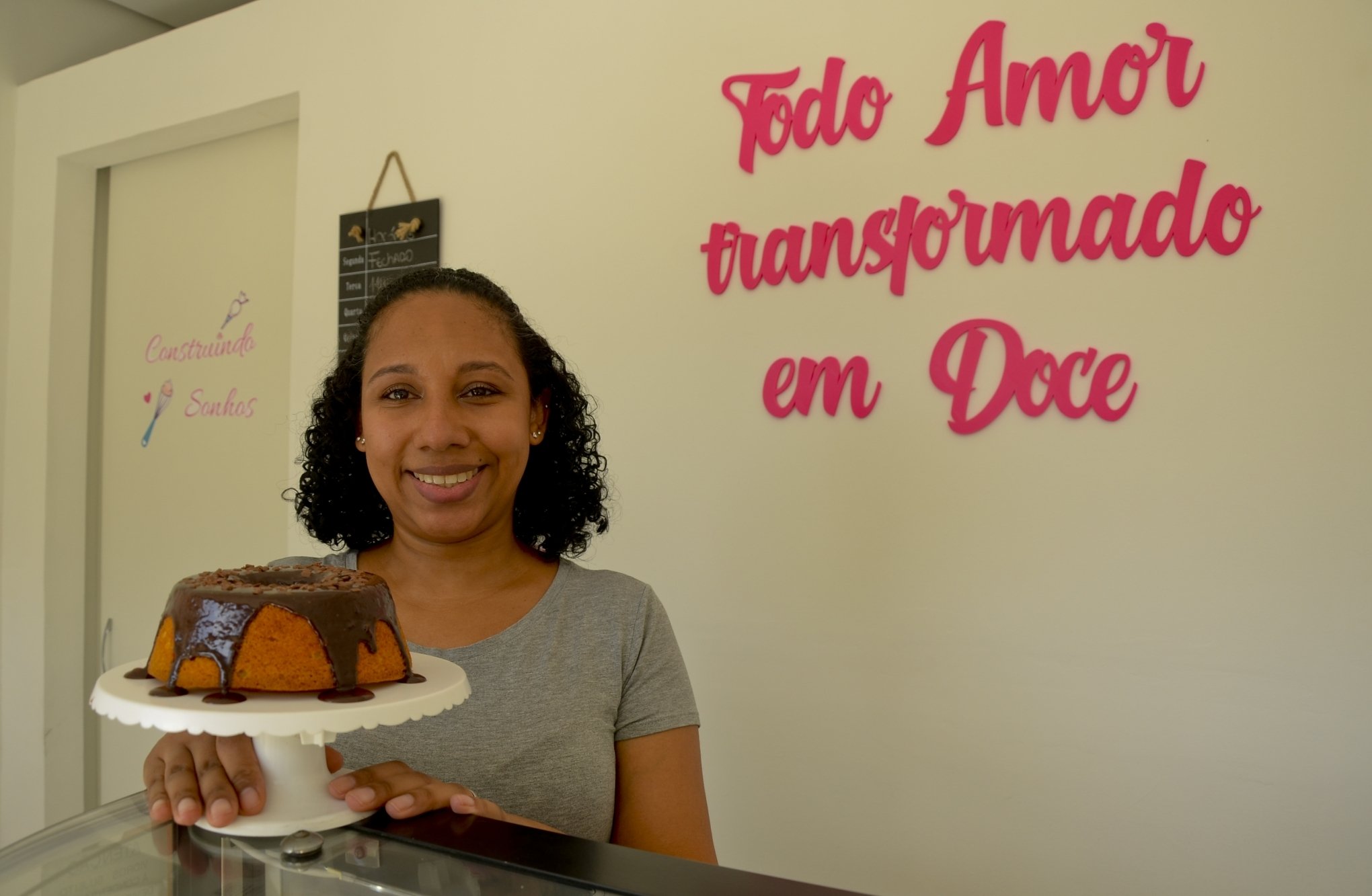 Elas começaram a fazer bolos e cookies para vender na pandemia