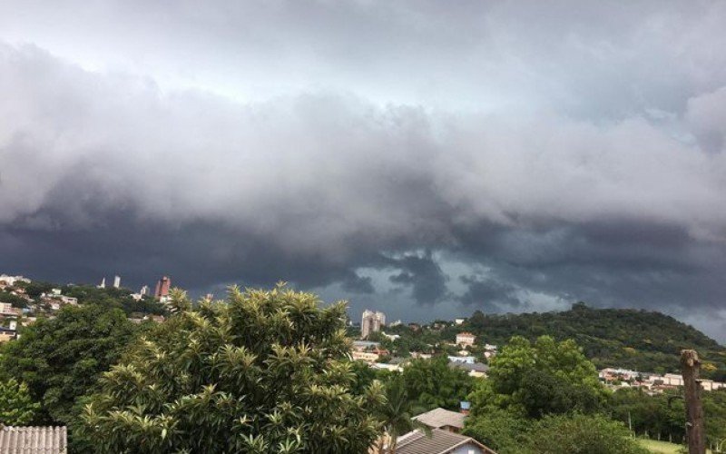 Imagem mostra chegada da chuva em Novo Hamburgo | abc+
