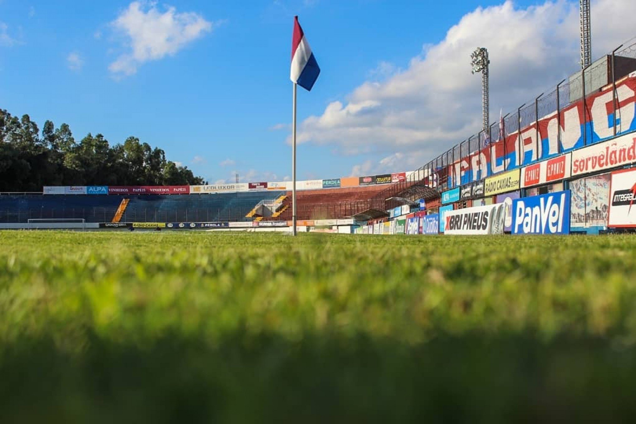 Grêmio visita Caxias na estreia do Gauchão