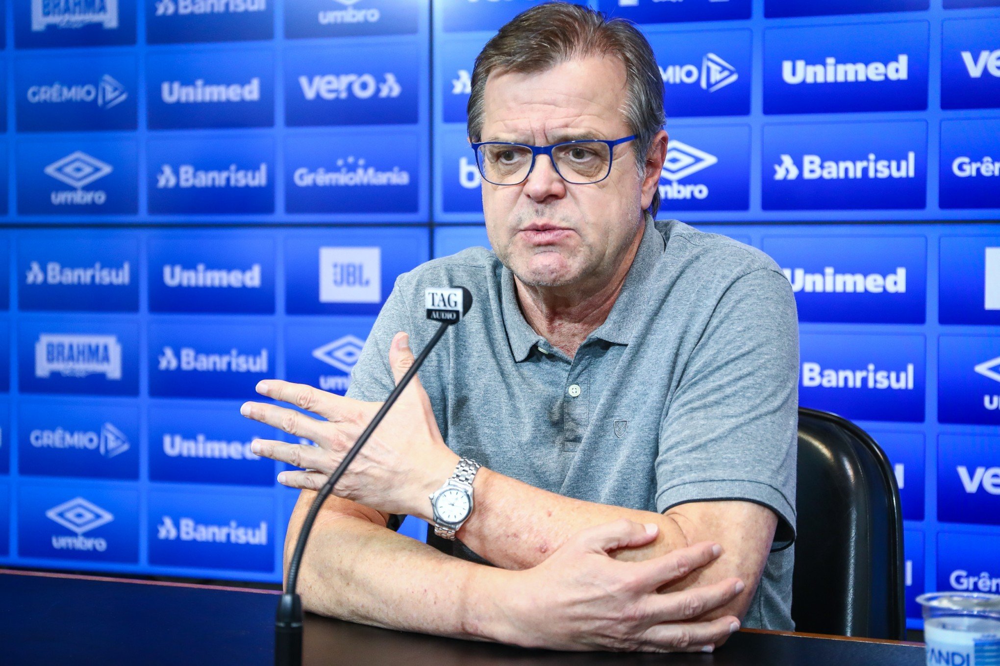 Vice do Grêmio admite ter perfil para novo treinador, mas nega contatos