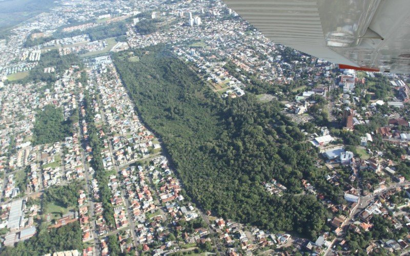 Vista aérea de Novo Hamburgo, com o Parque Henrique Roessler, o Parcão, em primeiro plano | abc+