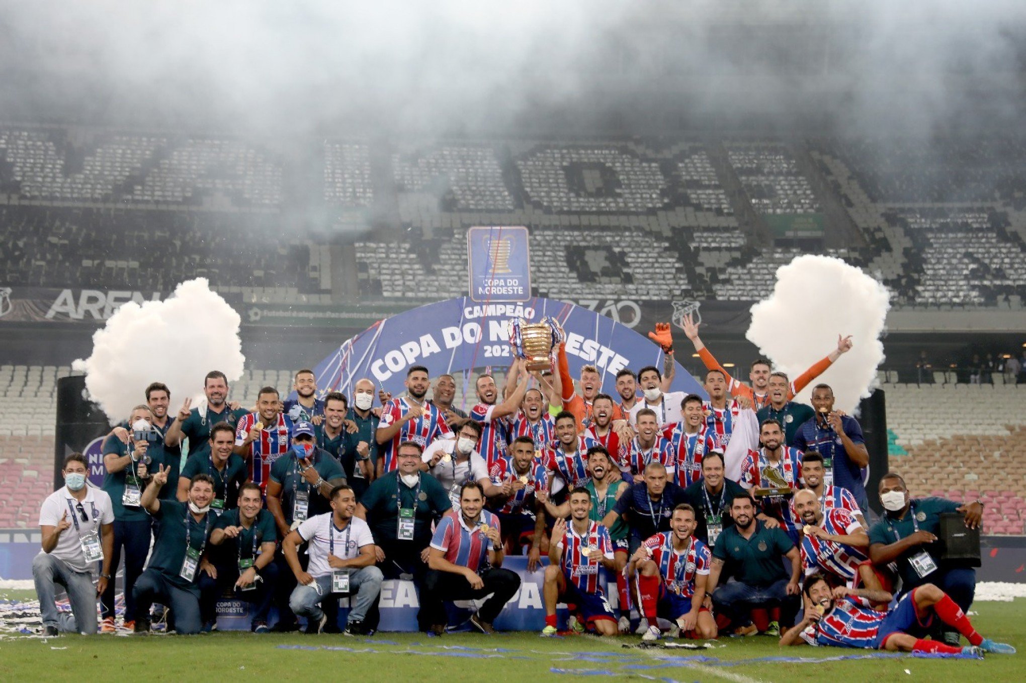 Jogadores de Ceará e Bahia brigam após final da Copa do Nordeste